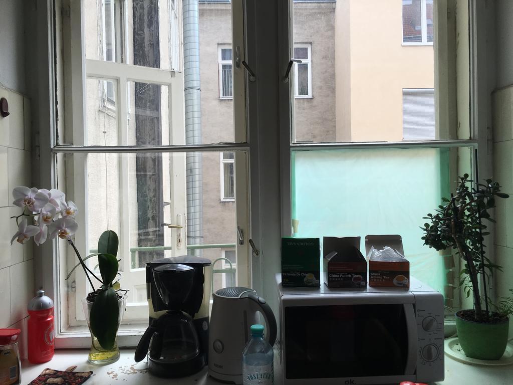 Chichilli Hostel Вена Экстерьер фото