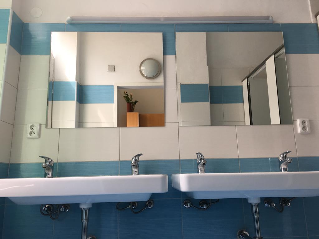 Chichilli Hostel Вена Экстерьер фото