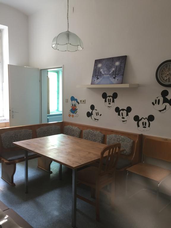 Chichilli Hostel Вена Экстерьер фото
