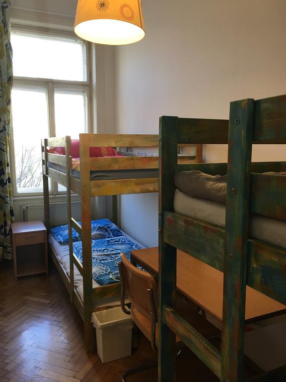 Chichilli Hostel Вена Экстерьер фото