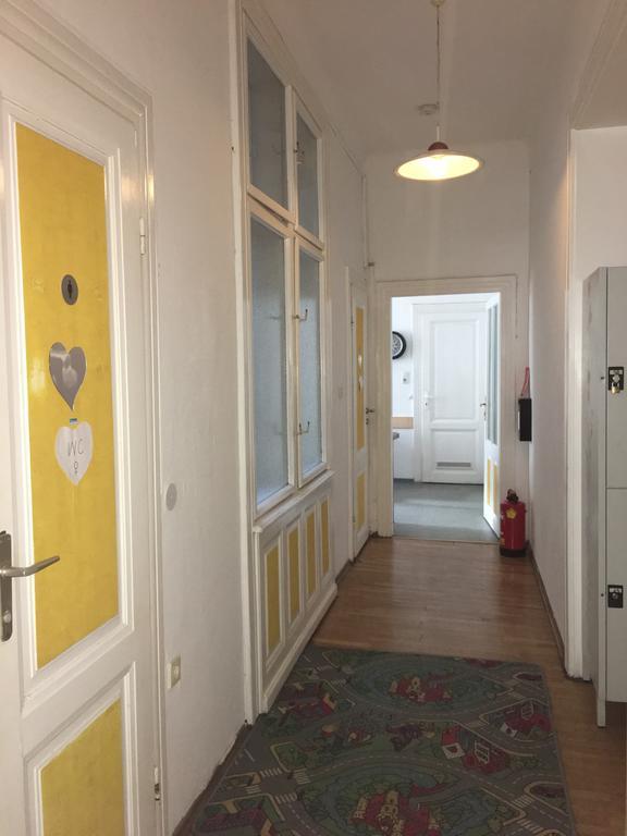 Chichilli Hostel Вена Экстерьер фото