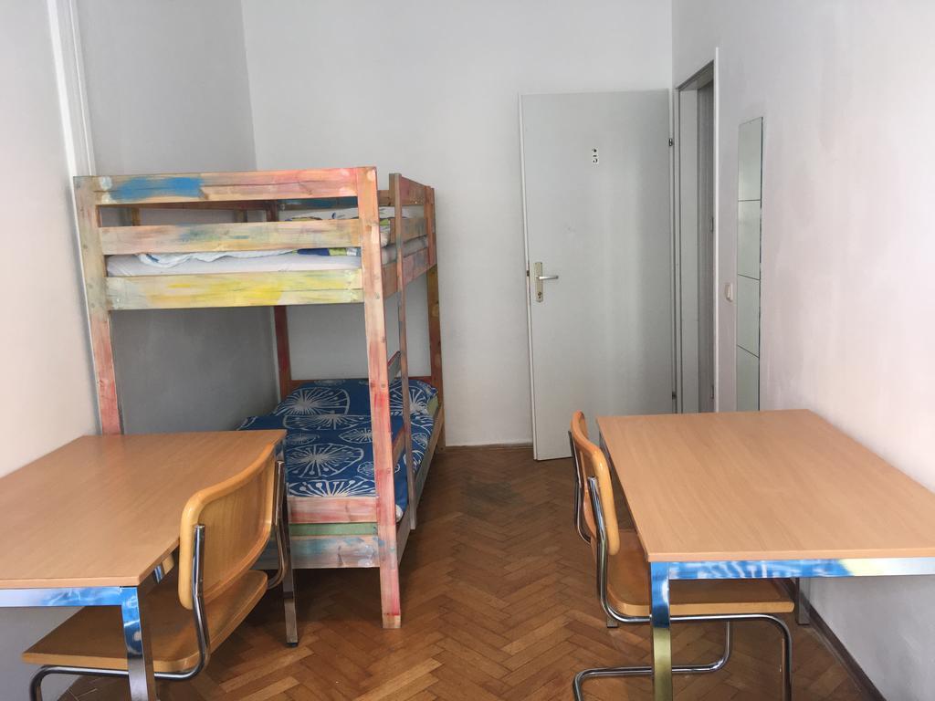 Chichilli Hostel Вена Экстерьер фото