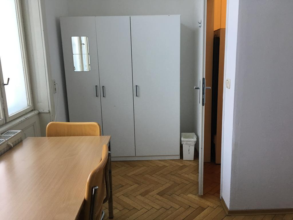 Chichilli Hostel Вена Экстерьер фото