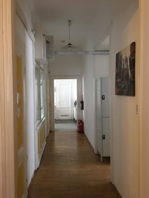 Chichilli Hostel Вена Экстерьер фото