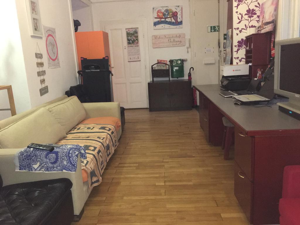 Chichilli Hostel Вена Экстерьер фото