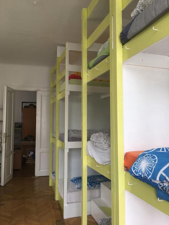 Chichilli Hostel Вена Экстерьер фото
