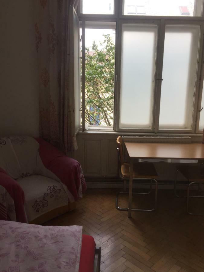Chichilli Hostel Вена Экстерьер фото