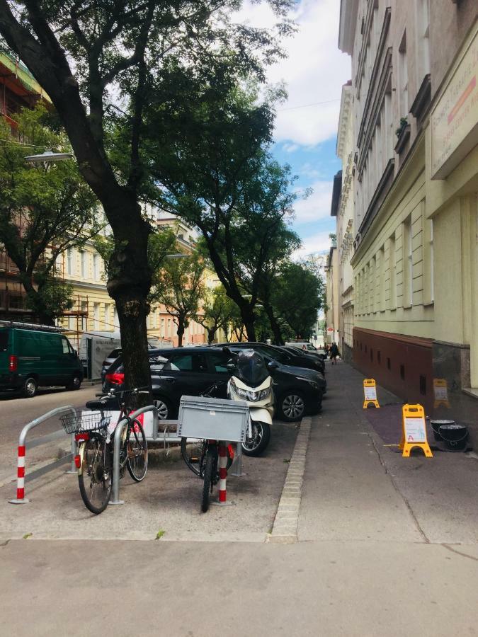 Chichilli Hostel Вена Экстерьер фото