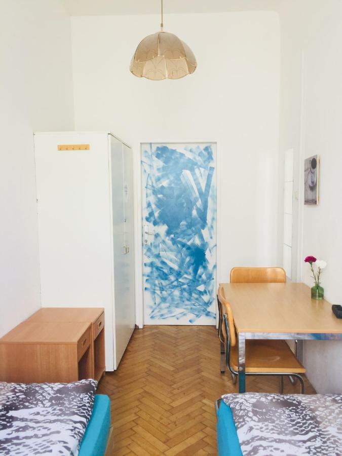 Chichilli Hostel Вена Экстерьер фото