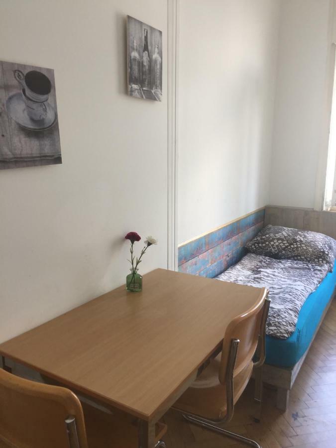 Chichilli Hostel Вена Экстерьер фото