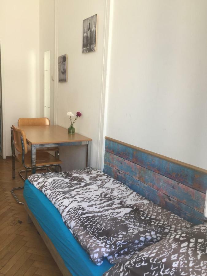 Chichilli Hostel Вена Экстерьер фото